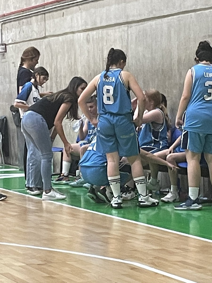 carnacea's tweet photo. Trabajar en equipo te hace crecer como persona. Gran partido aunque no haya podido ser la victoria. Mi primer partido de la temporada y prometo ir a verte más. Mi pequeña gran miniyo. #miniñasehacemayor #elbaloncestoesfamilia #miminiyo https://t.co/3LuZW1PHU2