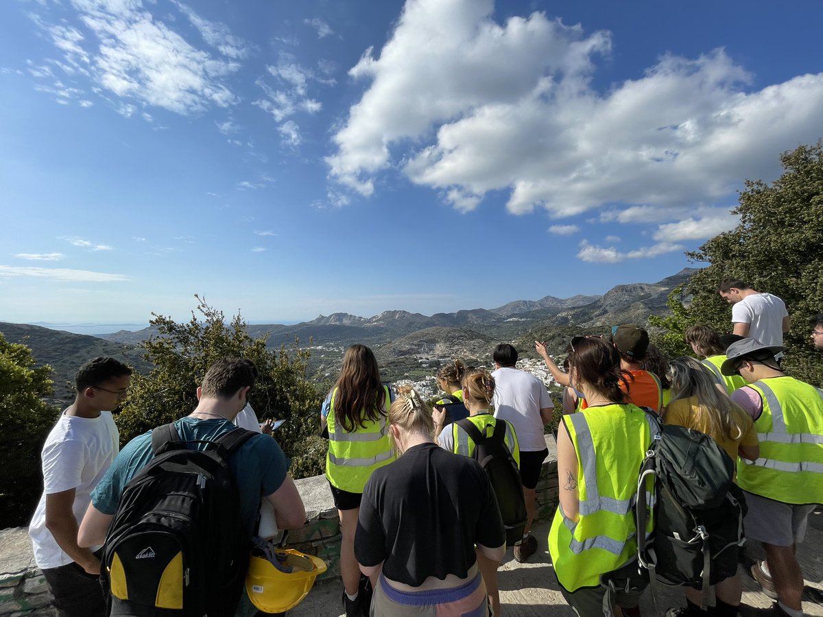 That’s a wrap on day 1 of Naxos 101 for the third year <a href="/UoBEarthScience/">University of Bristol Earth Sciences</a> geologists! Migmatites, metamorphic core complexes and mezé galore! ⚒️