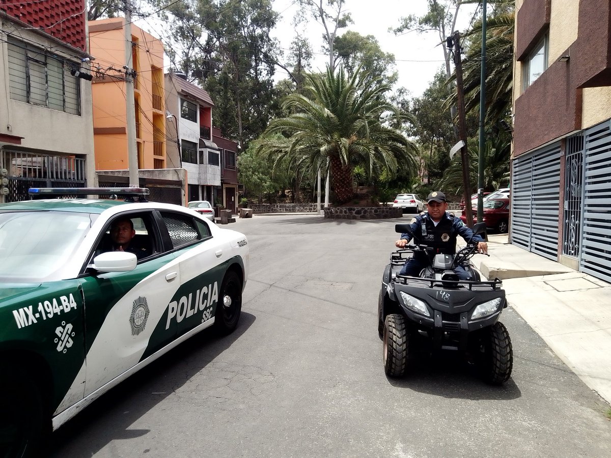 CanalTramo's tweet photo. 💫¡Apreciado Sr Srio de #SeguridadCiudadana #CDMX
Aprovecho para enviarle un atento saludo y a su vez felicitar a:
#JefeTaxqueña
#JefeOmega
#JefeBoxta
@UCS_GCDMX
Por atender la petición de:
#CoberturaDeSeguridad con
#Motopatrulla en:
#CanalNacional
#Tramo1
#Churubusco https://t.co/7nz0wX0sIz