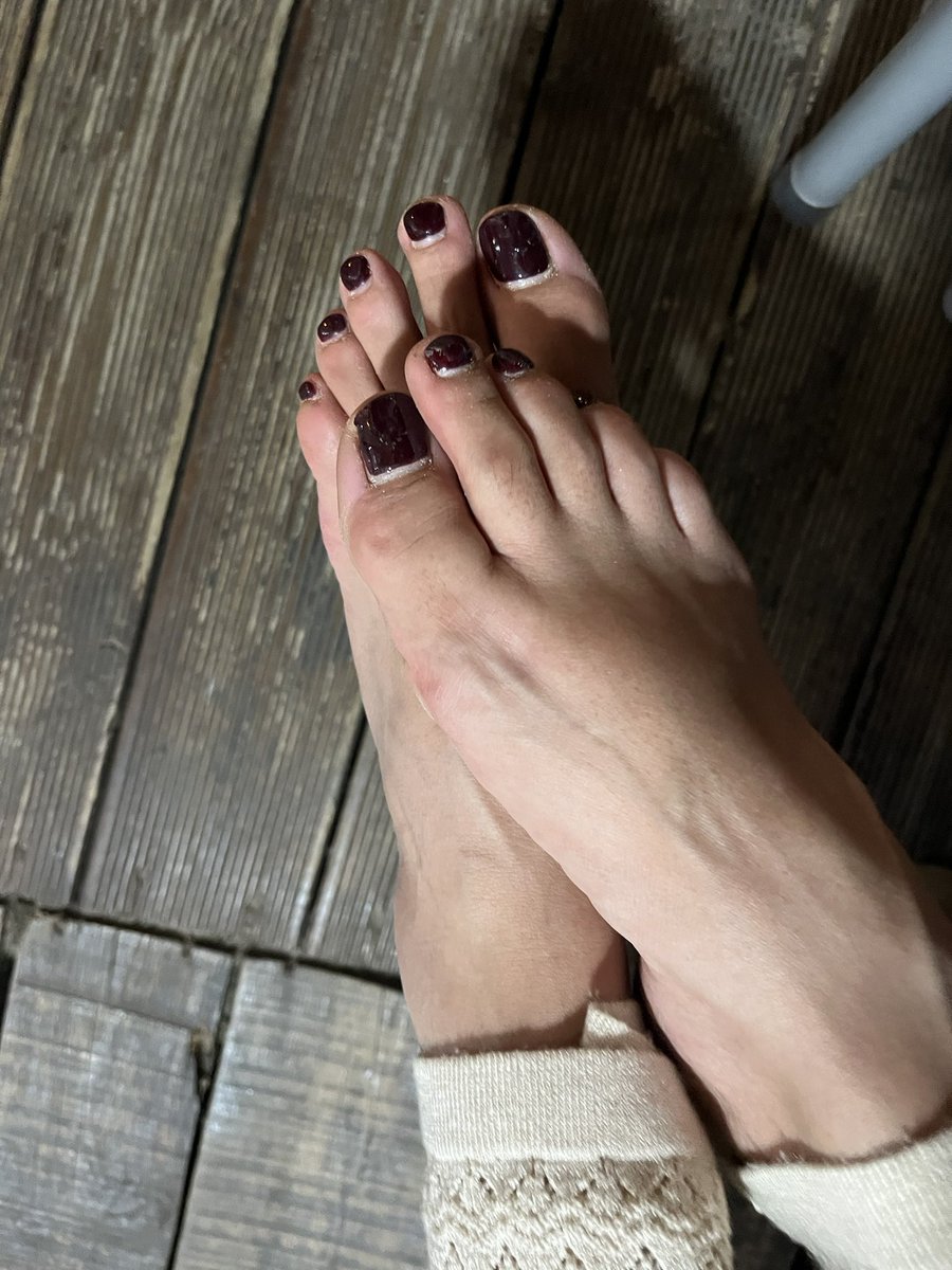 feetchick01 tweet picture