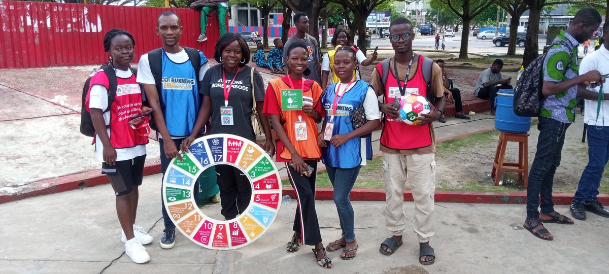 razak_oba's tweet photo. [World Earth Day 2023]
La restauration de nos écosystèmes contribuera à  l'atteinte des #ODD 
@apodd2030 a pris part à la mobilisation initiée par #SandraIdossou au Bénin pour dire NON à la pollution plastique.
#SachetHéloué https://t.co/NLX75jlzlt