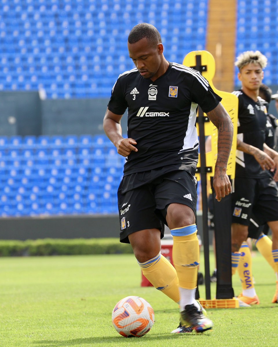 Raymundo de Jesús Fulgencio Román, <a href="/samircaetano/">Samir</a> y otros en el entrenamiento del <a href="/EstadioTigres/">Estadio Universitario 🐯</a> 
<a href="/TheChampions/">Concacaf Champions Cup</a> 
<a href="/depo_red/">DepoRed</a> 
<a href="/TigresOficial/">Club Tigres 🐯</a> 
🛡 🇧🇷  <a href="/TigresOficial/">Club Tigres 🐯</a> 
#EstoEsTigres #SiempreContigo
