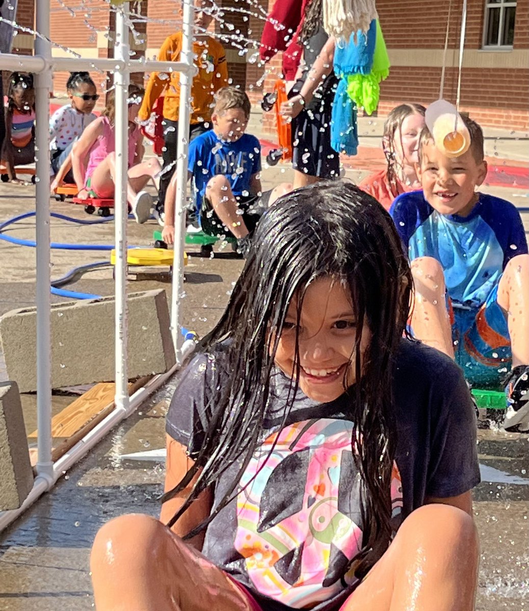 lisaporito's tweet photo. Field Day was such a BLAST!!! Huge thanks to Coach Skelton, Coach G, @YoungArtStudio, @MinshewSpecials , and Minshew PTA for an amazing day of fun! @MinshewColts1 ♥️🐴 https://t.co/tThazKqTlB