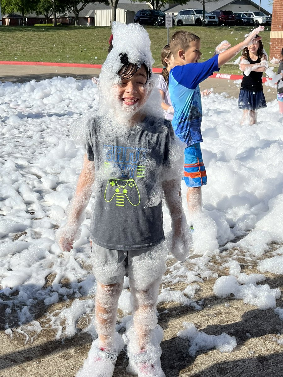 lisaporito's tweet photo. Field Day was such a BLAST!!! Huge thanks to Coach Skelton, Coach G, @YoungArtStudio, @MinshewSpecials , and Minshew PTA for an amazing day of fun! @MinshewColts1 ♥️🐴 https://t.co/tThazKqTlB