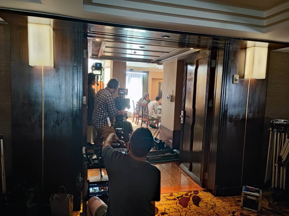 yoshi_shimamura's tweet photo. タイの某 #ホテル で撮影🏨
撮影は照明がとても重要です💡
ボクの自宅は照明が暗く手元しか物が見れないレベルです。
たぶんこれは #ゴッドファーザー の影響を強く受けているからだと思います。
暗黒の王子ゴードン・ウィリス氏によって作られたゴッドファーザーの世界。
完璧です！
#映画 https://t.co/RIp0nMFazs