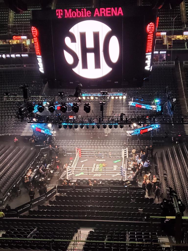 You know that T-Mobile arena and the promoters for #TankGarcia #garciavsdavis #GarciaVsTank are expecting trouble because they made tonight an 'all-pour' event. Even in the upper deck, if you buy a bottle of water, they have to pour it in a cup. #boxing