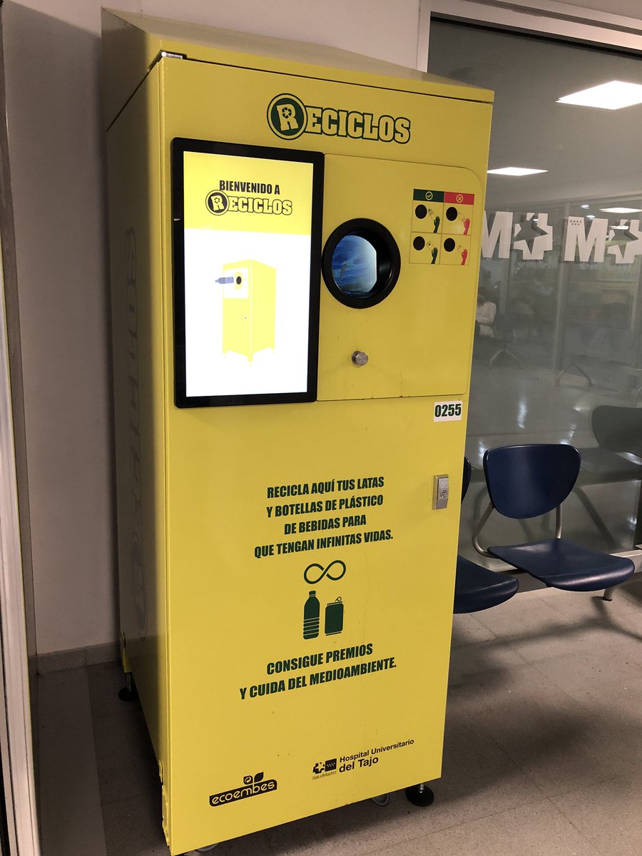 Sala de espera del Hospital de Aranjuez. Sr <a href="/ecoembes/">Ecoembes</a> ¿para qué sirve la máquina exactamente? Habla de premios. Y señores del Hospital, quizá una fuente sería más útil