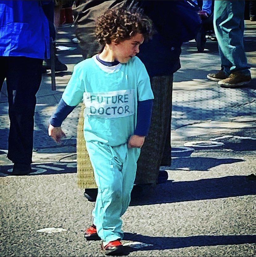 PwSiobhan's tweet photo. Amazing turn out today. Apparently estimates from the police was approx 90k #TheBigOne #UniteToSurvive #EarthDay #planetaryhealthhub 💚💪 https://t.co/Ddai0iAAsS