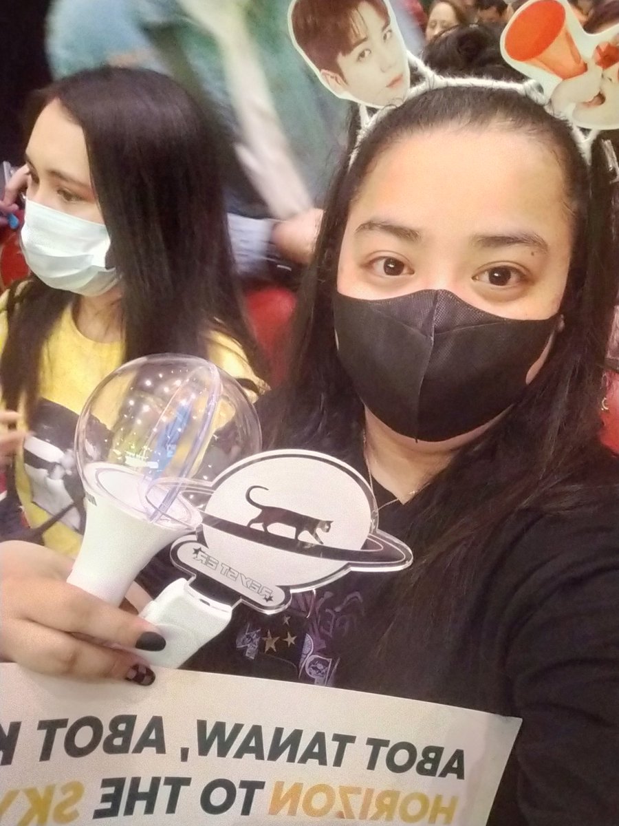 O_Gagay's tweet photo. Hello to my pretty seatmate na ang layo pa ng binyahe ππ₯°β€οΈ So happy to meet you Engr. Ruby π₯°π @embla7oned #HORI7ONFirstFanmeeting #newfoundfriend https://t.co/uMFODjC7dd