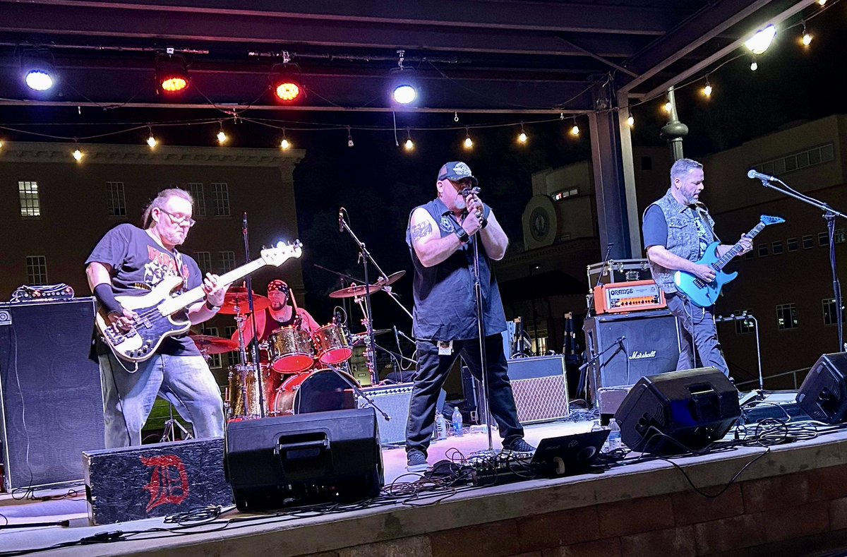 Nothing like bringing Metal to the Mountians!! Hillbilly Days, Pikeville, KY you guys were awesome!! 🤘🏻🤘🏻

#downtrend #pikevilleky #hillbillydays