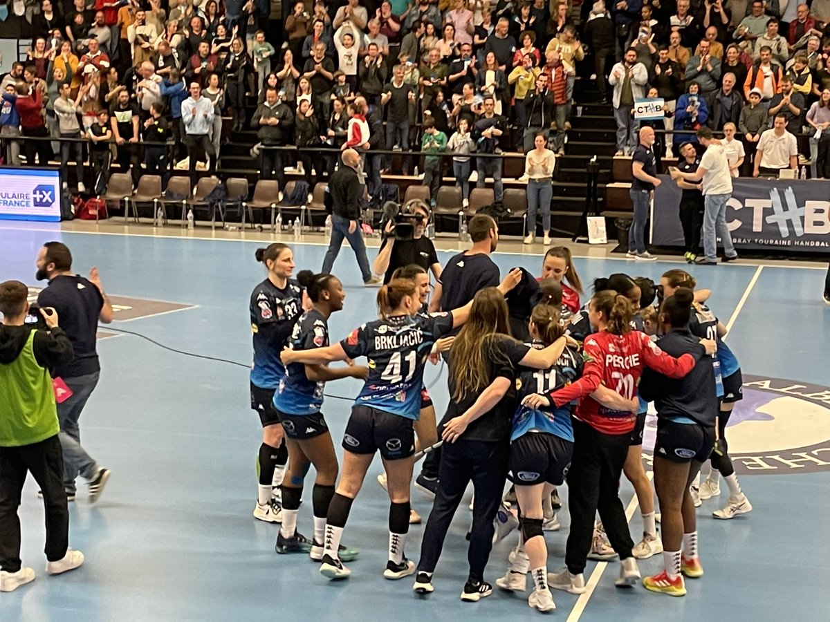 Victoire du @cthb sur <a href="/Paris92_Off/">Paris 92 🦁</a> ce soir 24-23 merci <a href="/BrkljacicNina/">Nina Brkljacic</a> <a href="/ILagerbon/">Ida Lagerbon</a> <a href="/ManonHouette/">manon houette</a> <a href="/ClaraMontiDanie/">ClaraMontiDanielsson</a> et toute la team . Quel
Match! Bravo de n’avoir rien lâché jusqu’aux dernières secondes.
