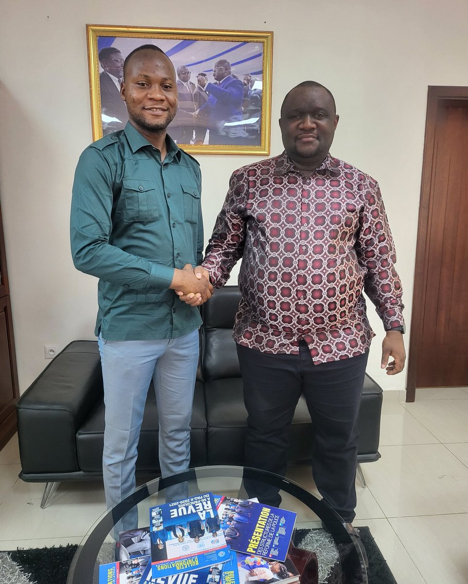 wa_kabongu's tweet photo. Le Président National d'Apr Fabrice famba wa kabongu
Reçu en audience ce samedi 22 avril par le Vice Ministre du plan #Pascal #Bitika✌️ dans son cabinet de travail ✌️💰 https://t.co/QB9p6ubAzF