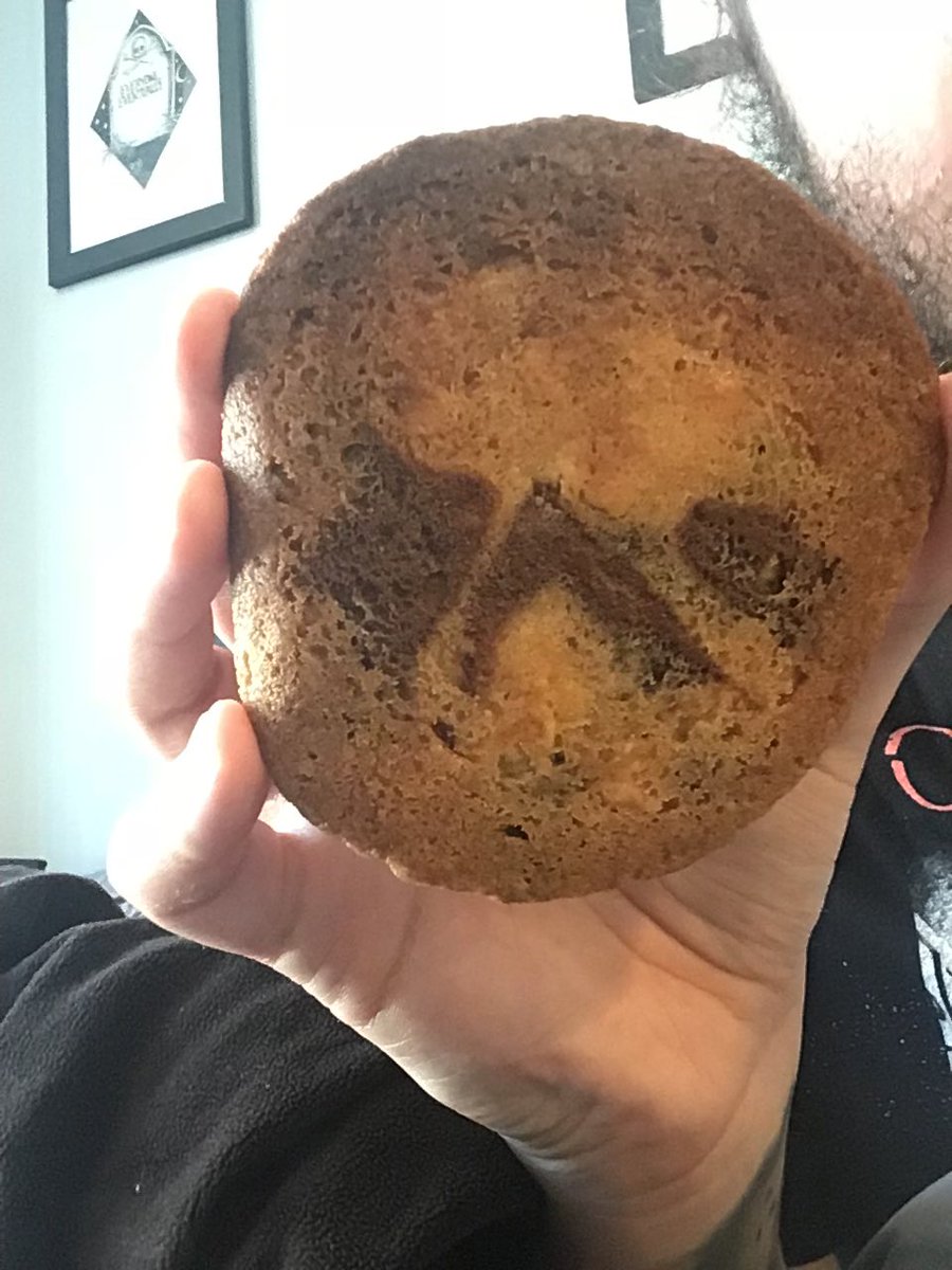 ACRAZYBADGER98's tweet photo. @edmundmcmillen reflecting on Update 100 for the Kickstarter, I’d like to honour my accidental Isaac faced cookie that I cooked for “Food that looks like Isaac” https://t.co/tBQPeBDGhd