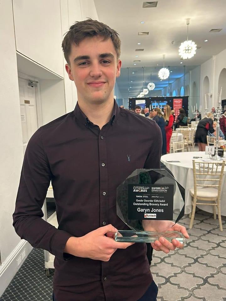 neathasc tweet media