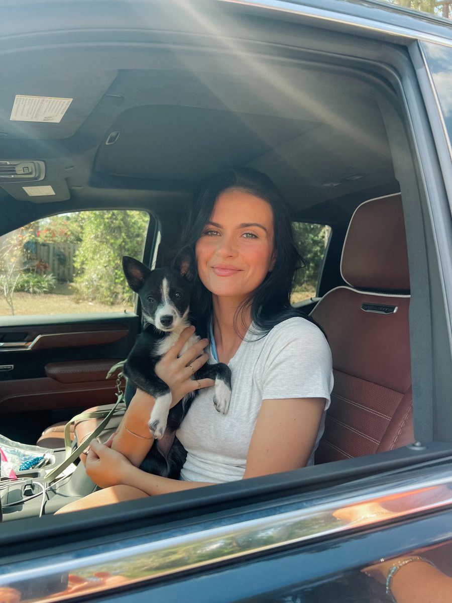 HAPPY 24th BIRTHDAY TO THE BEST SISTER ✨👯‍♀️ Taylor you are my soulmate and the best person I know, everyday I’m so thankful that God knew we needed to do life together and made us sisters🙏🏼 Help me wish Tay the happiest birthday!!! Love you sister 🤍