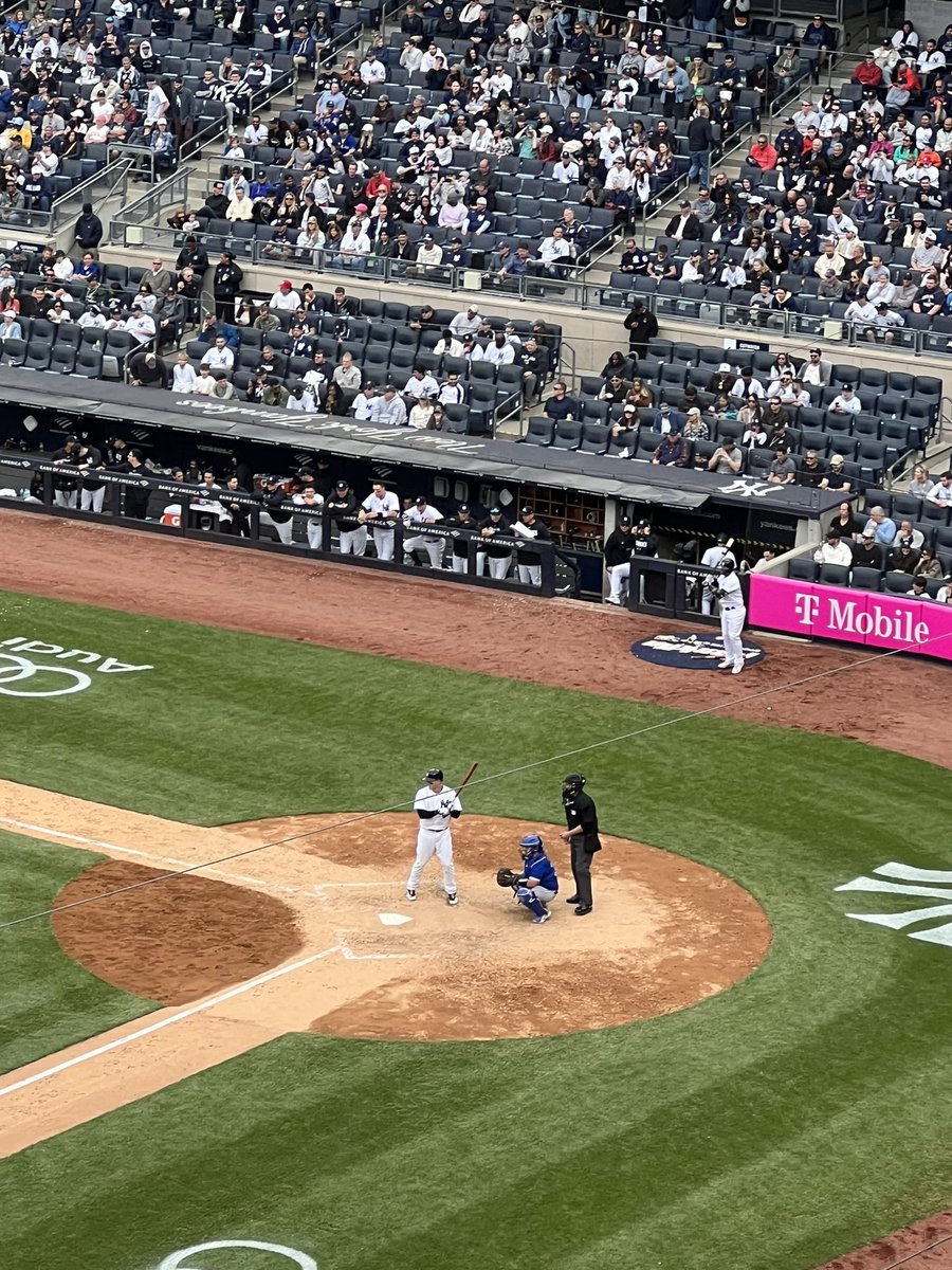 HEELDanielle's tweet photo. A lovely day in the Bronx https://t.co/8Li2ArOS8r