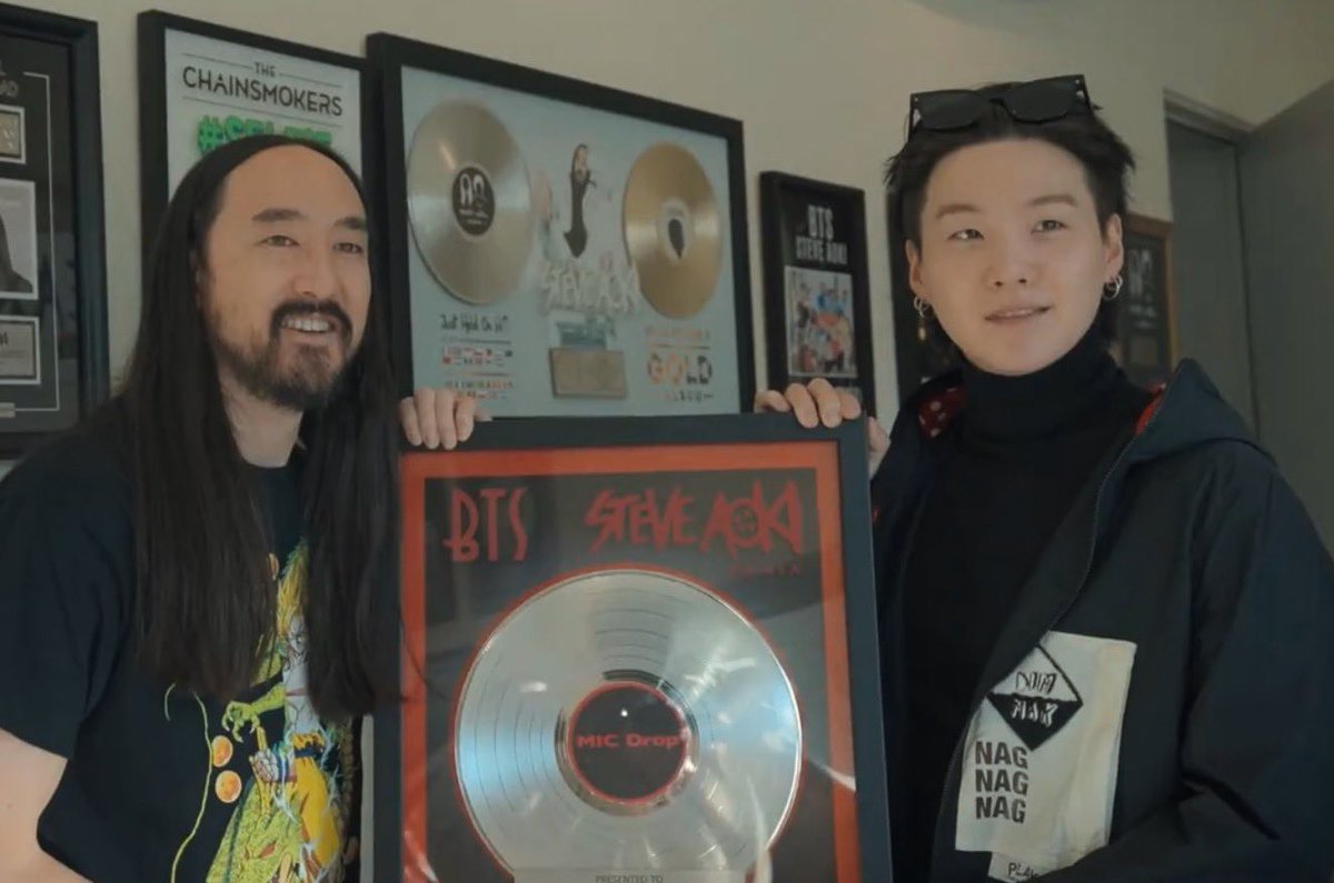 thinkersouis's tweet photo. just hold on plaque on the side of the bts plaque. steve aoki you have ONE job https://t.co/aqIjo1sFAZ