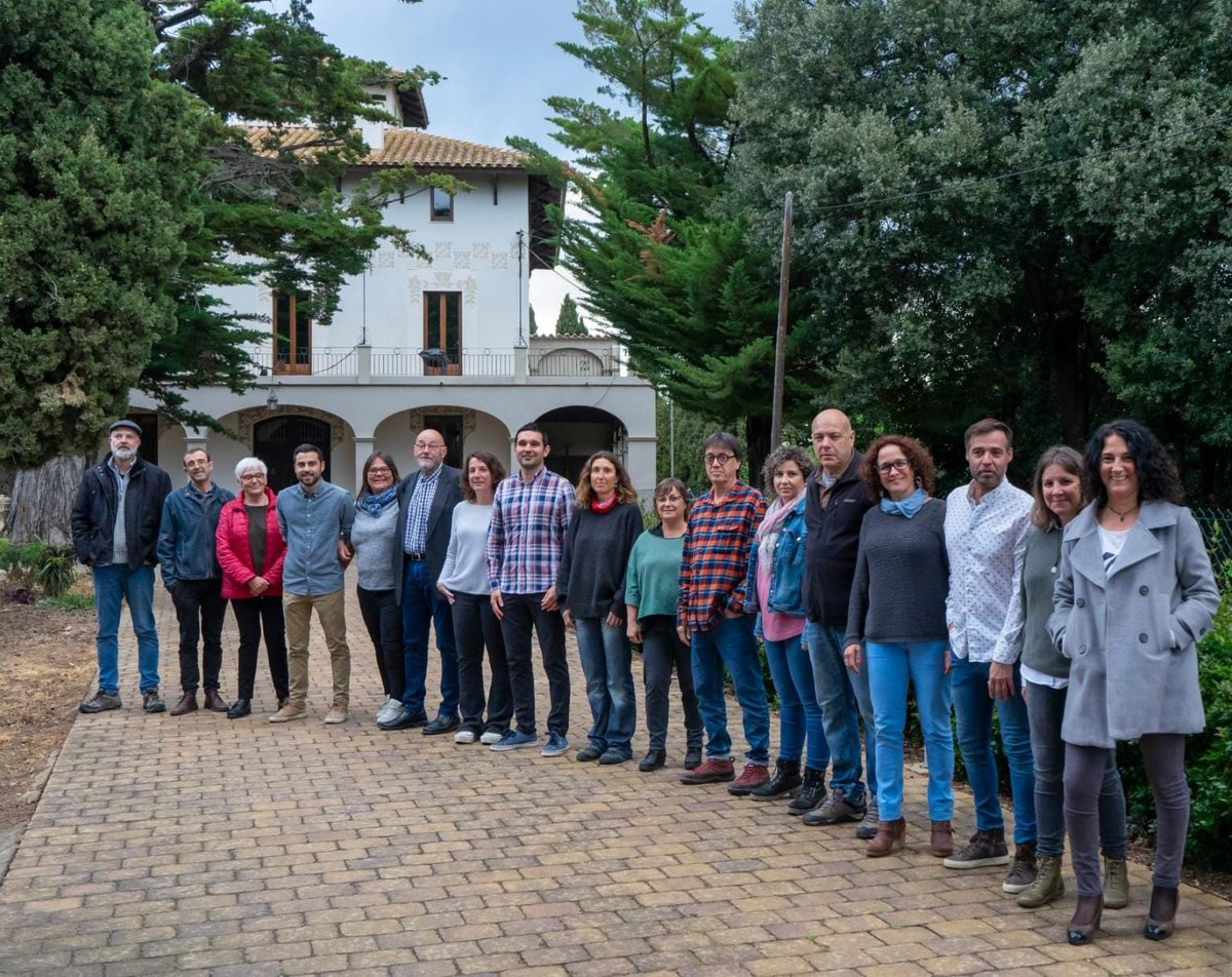 eva_unge's tweet photo. Ens comprometem a mantenir una comunicació propera amb tots els veïns i les veïnes,i a donar resposta a les necessitats i demandes del poble.
Gràcies per la confiança de tot el meu grup,no deixaré a ningú enrere i seré noble i transparent alhora de vetllar per tots els llersecs. https://t.co/1YWLCZpS2Q
