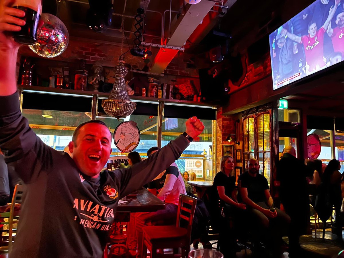 aledpj's tweet photo. Well done Wrexham AFC , watching on from a bar in Belfast #WrexhamAFC https://t.co/FijMcZjux1