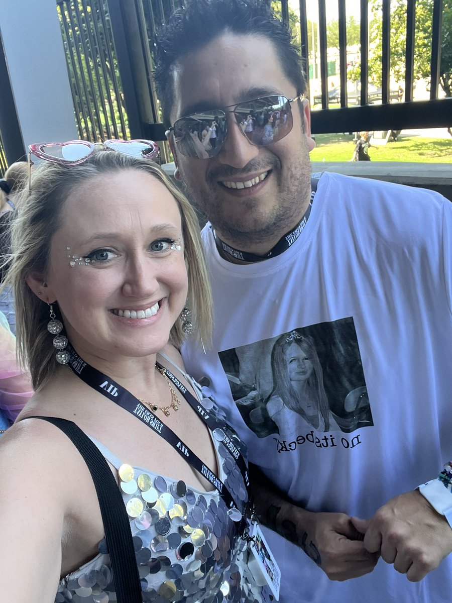 KaySteubing7's tweet photo. #TaylorSwift #ts #erastourhouston 🪩✨ https://t.co/XPiDD0bpai