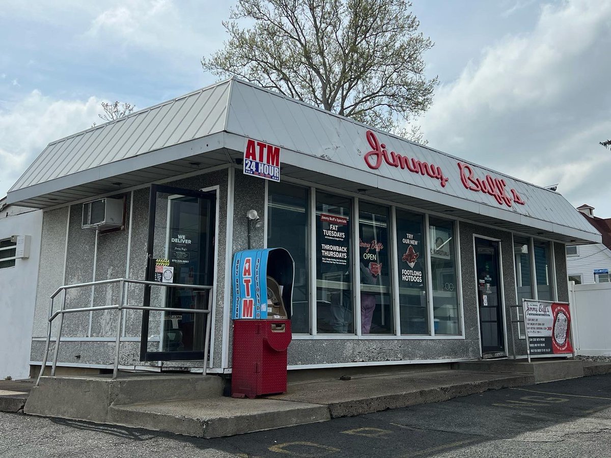 tonyatthetable's tweet photo. It’s been far too long since my last visit to @JimmyBuff in #WestOrangeNJ. 
——————————
#ItalianHotDog #ItalianStyle #ItalianStyleHotDog #JimmyBuff #JimmyBuffs #JimmyBuffsWO #WestOrange #TonyMangia #AtTheTableWithTony #MANGIA #Italian #ItalianAmerican #LittleItaly #ItalianEnclaves https://t.co/8jG2AO3z1Q
