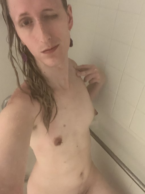 Made it to 300, here&rsquo;s a few pics i just took.  Put more on the fans site. 🌸 https://t.co/T7NxoYeK6F<a href="/tag/tattoos"class="tags"><span>#tattoos</span></a><a href="/tag/lgbtq"class="tags"><span>#lgbtq</span></a><a href="/tag/piercings"class="tags"><span>#piercings</span></a><a href="/tag/bigcock"class="tags"><span>#bigcock</span></a><a href="/tag/greenhair"class="tags"><span>#greenhair</span></a>