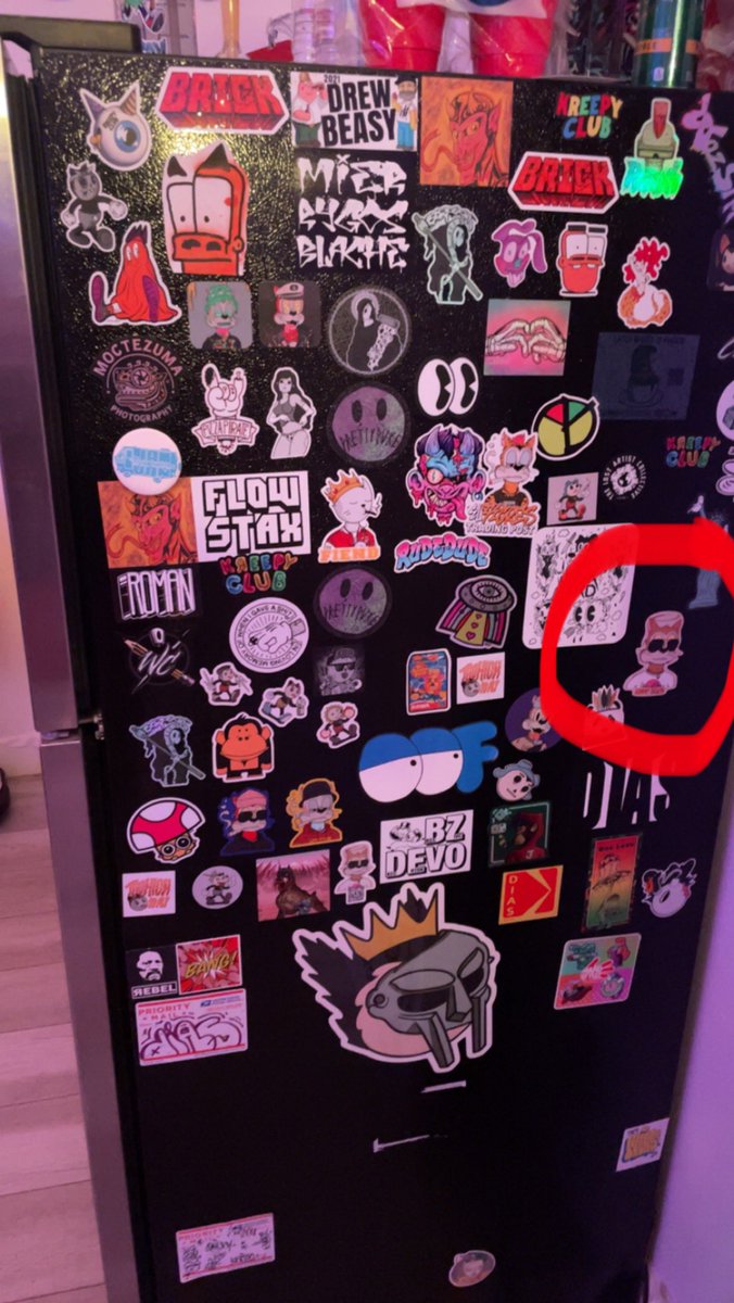 HaloArts1's tweet photo. It was very nice to spend some time with @msmarlo4 @_spicyedamami and @JayVegas24 at the @kreepyclub  i was very surprised to find my sticker from #artbasel2022 already in the fridge 🥹🫶❤️ thanks for hosting! ❤️ https://t.co/HAPYU5RE8U