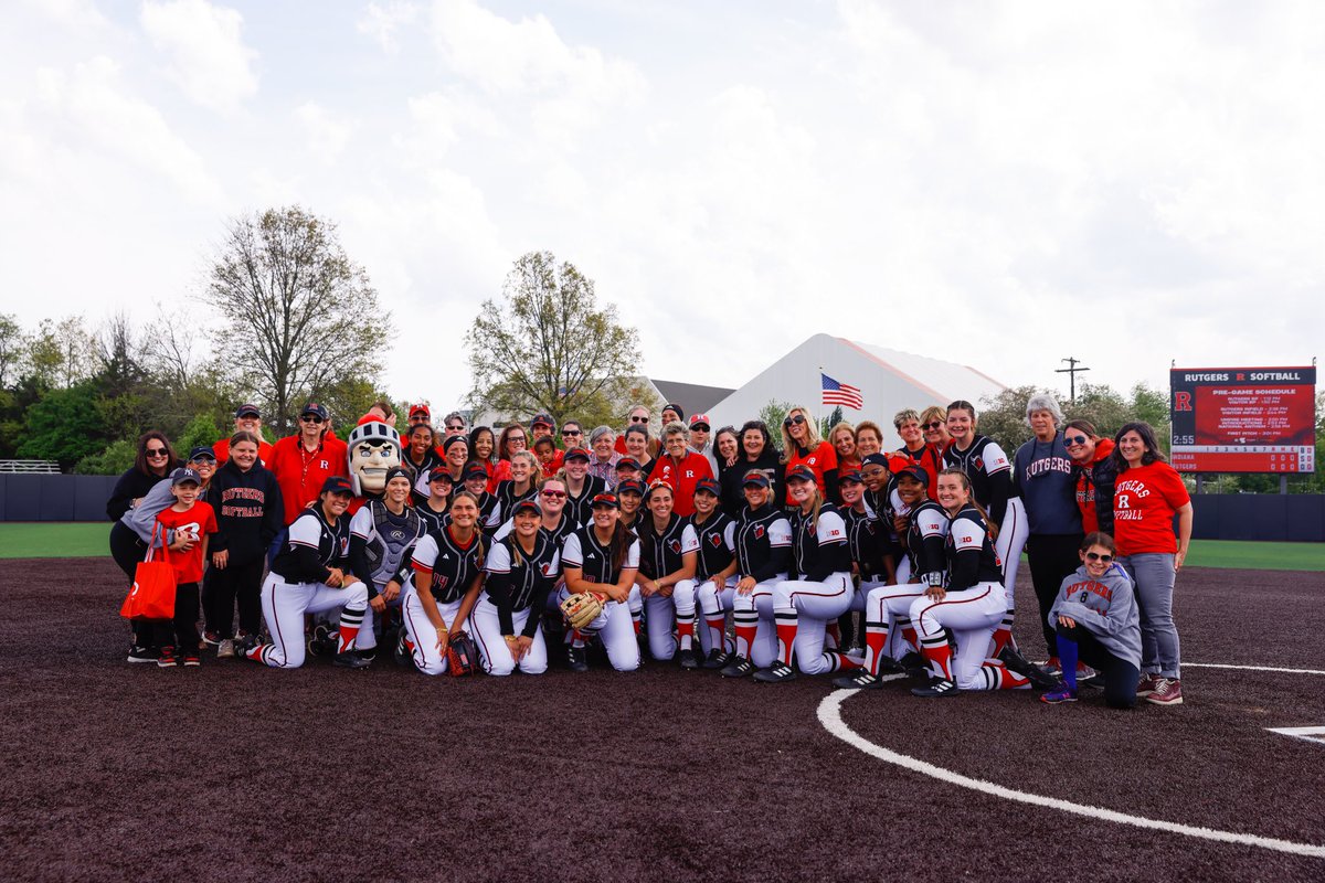 We welcomed back <a href="/RUSoftball/">Rutgers Softball</a> letterwinners at today’s game! #RUTitleIX50