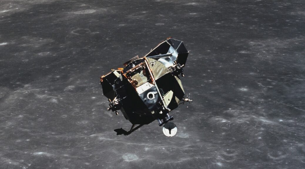 ahenk75's tweet image. With the landing of #Starship on the #Moon , we know that everything will be different for ever! Img1 Eagle Img2 Starship #spacetransportation #Space