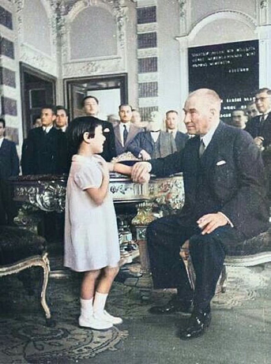 Atatürk dünyada eşi benzeri olmayan çocuk bayramını ülkenin çocuklarına hediye eden benzersiz bir lider olarak hatırlanacak.
Dünya tarihinin açık ara en vizyoner liderine sahip olduğumuz için şanslıyız,gururluyuz,mutluyuz ve umutluyuz.
#23NisanUlusalEgemenlikveCocukBayramı