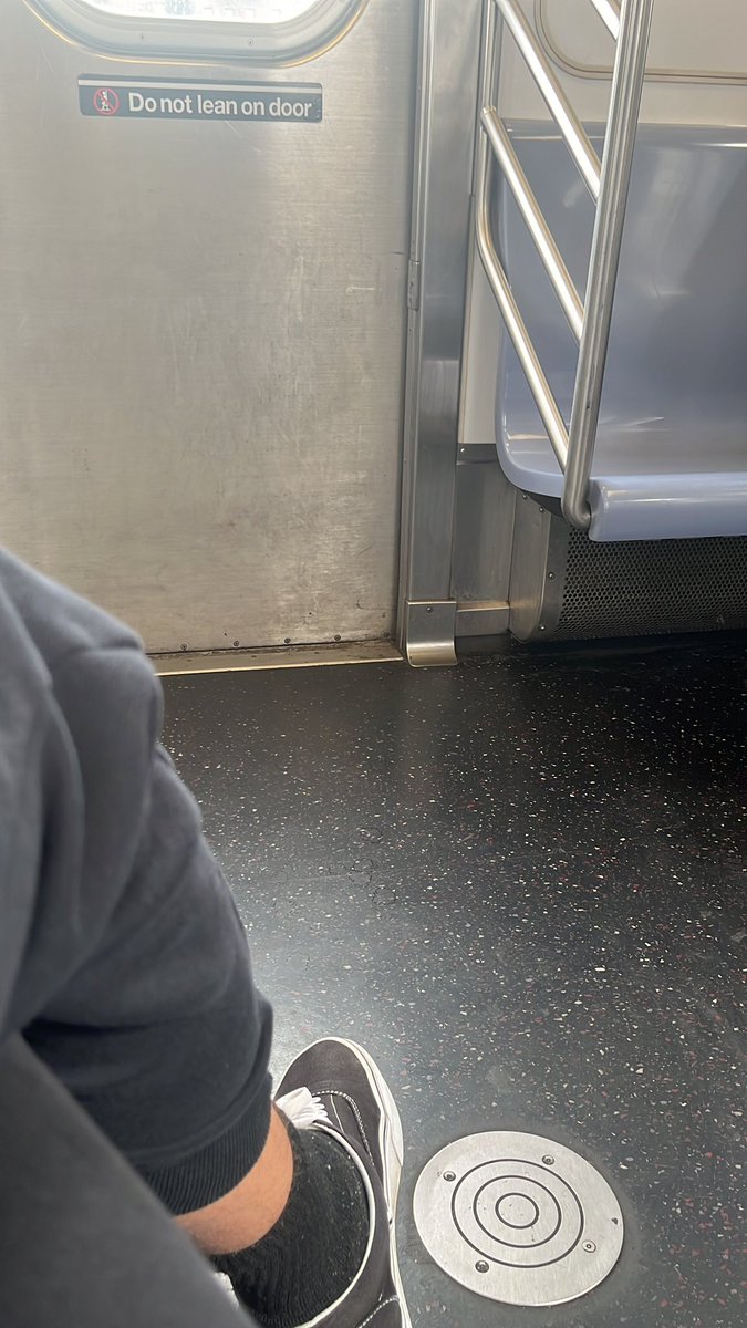 CashmasterJay8's tweet photo. I want a cashmeet where are the nyc subs at if you live in the city hit me up for a cashmeet and worship my shoes and feet
#nyccashmeet #nycfindom #nyccashmaster https://t.co/K9Nx3rKpam
