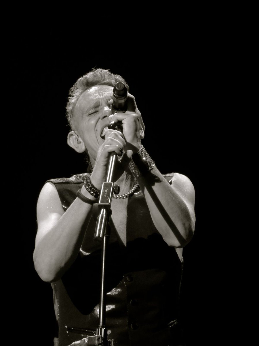 crzkttnsmlx's tweet photo. And I haven't felt so alive in years ...

#butnottonight #martinleegore #depechemode 🖤 https://t.co/J9035pQMpV