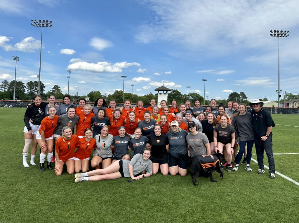 The alumni showed up and showed out!! Our biggest group yet👏 #AlumniGame
