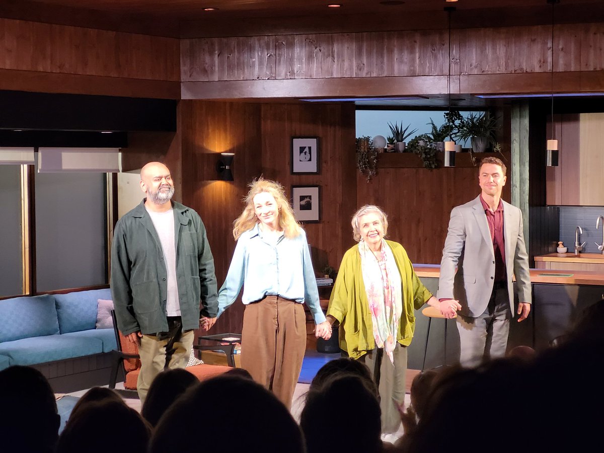 Was not prepared to be so moved by this play @MenChocFactory #marjorieprime starring the glorious @AnneReidActress @nanceofdigby @tonyjay78   @RFleeshman Certainly makes you think about aging & familial relationships 👏👏