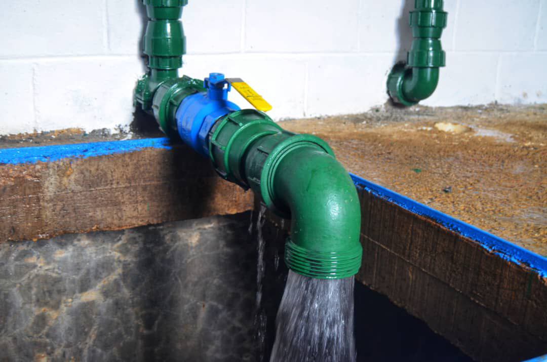 #AlMomento🔴 En el estado Guárico el agua llega por tres vías, dos estructuradas y una consolidada. Estamos trabajando en los estudios para aperturar nuevos pozos de agua potable.

#Guárico
#GuáricoDeProgresoYServicios