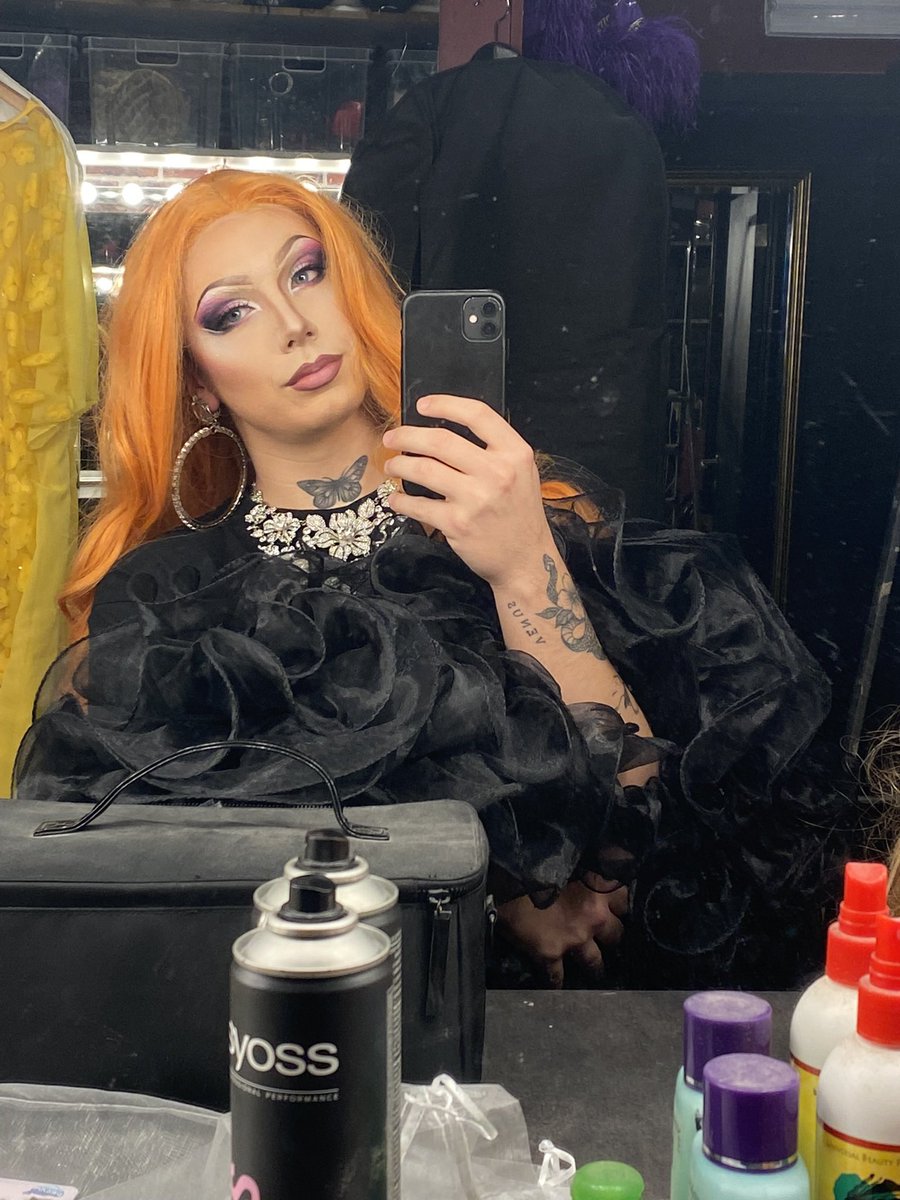 tomkillx's tweet photo. @oaalnkit In drag / out of drag https://t.co/clPY9qW4wZ