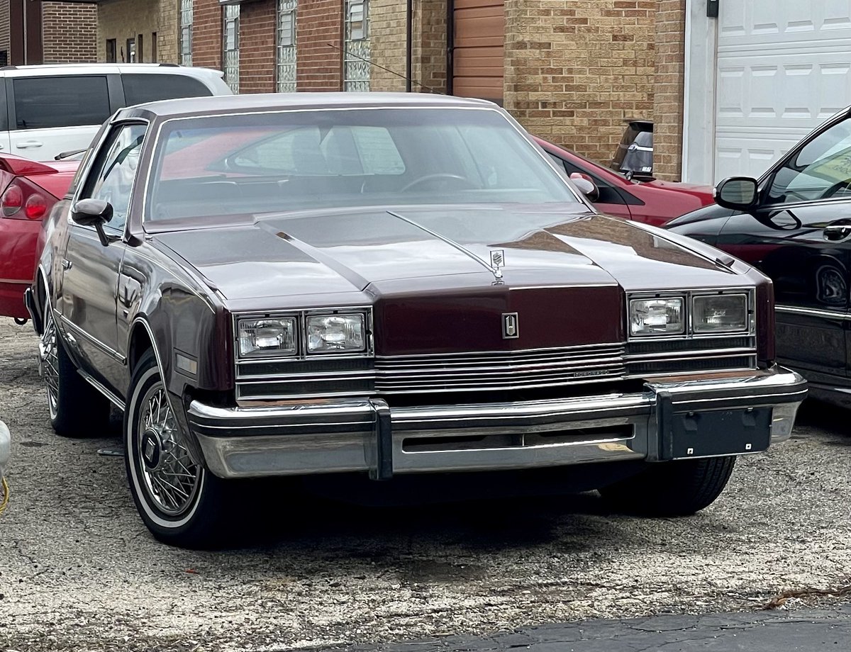 Car_Guy_Tom's tweet photo. Spotted! The best-looking GM E-Body: #CarSpotter #EBody #Toronado #FrontWheelDrive #Oldsmobile https://t.co/m1pSYAwwfR