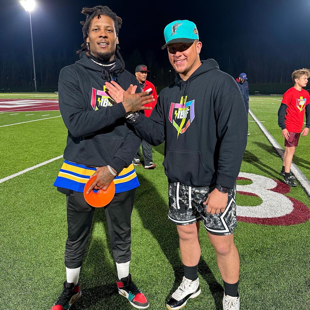 Zc1trey's tweet photo. Yeevie x ZC 👽⚡️👐🏼 

Great Event last night put together by @fullcircuitpowr and @ClubHbhf 🏈Blessed to have the opportunity to work along side the 🐐 @StevieJohnson13 
#HandleBizHaveFun #WingTeam #BillsMafia https://t.co/MAMHdsDXy9