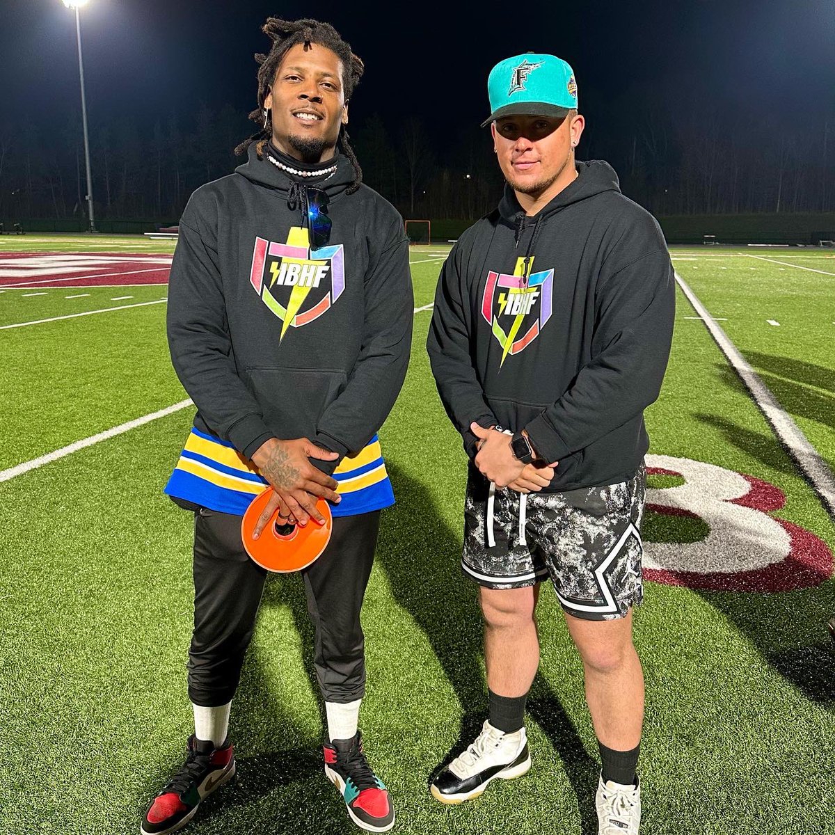 Zc1trey's tweet photo. Yeevie x ZC 👽⚡️👐🏼 

Great Event last night put together by @fullcircuitpowr and @ClubHbhf 🏈Blessed to have the opportunity to work along side the 🐐 @StevieJohnson13 
#HandleBizHaveFun #WingTeam #BillsMafia https://t.co/MAMHdsDXy9