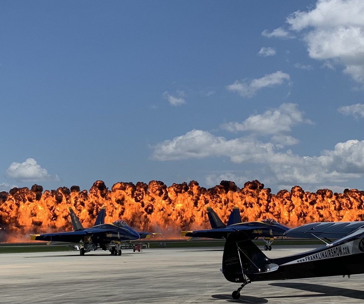 GaryPWarren's tweet photo. Airshow in Beaufort, SC was spectacular today. Go @BlueAngels https://t.co/HXIxuMXnnM