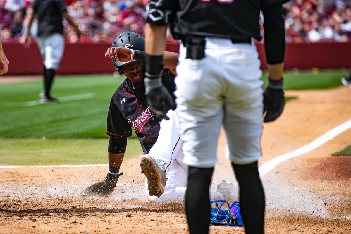 GamecockBSB's tweet photo. The 𝐖 in 📸 

🧹🧹🧹🧹🧹

#Gamecocks | #ForeverToThee https://t.co/wsmMGJ8vu8