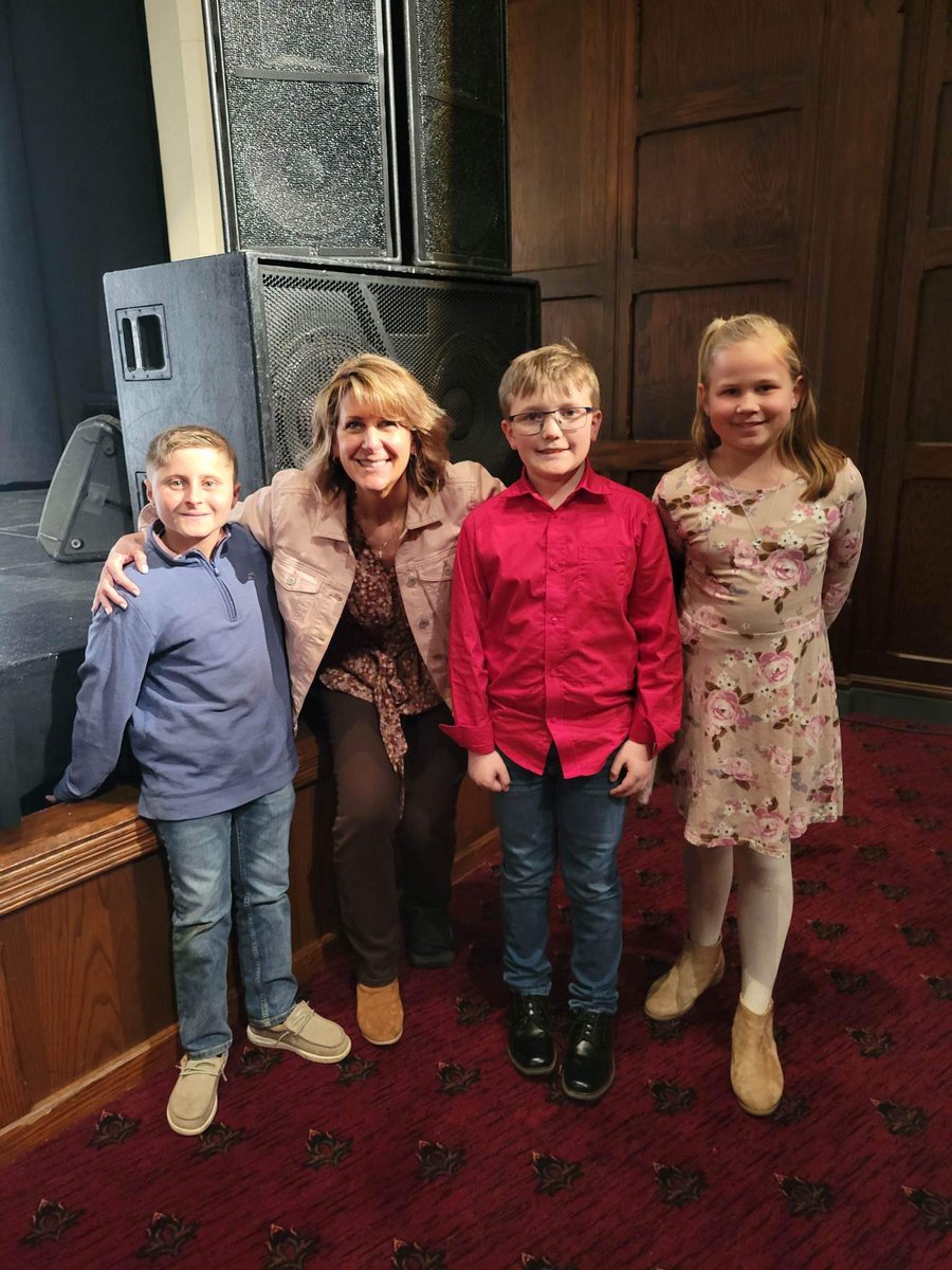 christy425's tweet photo. Our first Michigan History Day! Our students both won $100 for special awards. Chloe for best use of newspaper articles and Anthony and Conner for best Oral History Interview. Way to go Wildcats! #whyWBSD #WegienkaWildcats #MichiganHistoryDay https://t.co/LPwXxCI3Zk