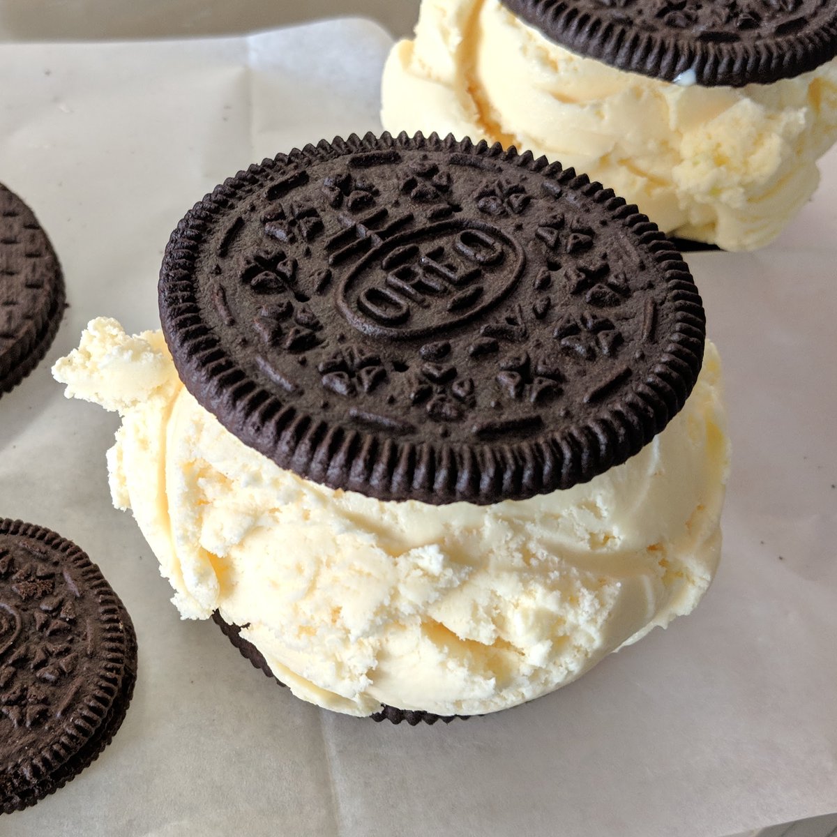 razpachos's tweet photo. 🍦🍪 When you combine two iconic desserts, magic happens! Behold the classic Oreo cookie waffle, a sturdy base for some smooth and creamy vanilla ice cream.😋😍 Say goodbye to boring ice cream sandwiches.  🙌🎉

#Foodie #DessertGoals #Yum #IceCreamDreams #IceCream #DessertHeaven https://t.co/8NHfx85OYd