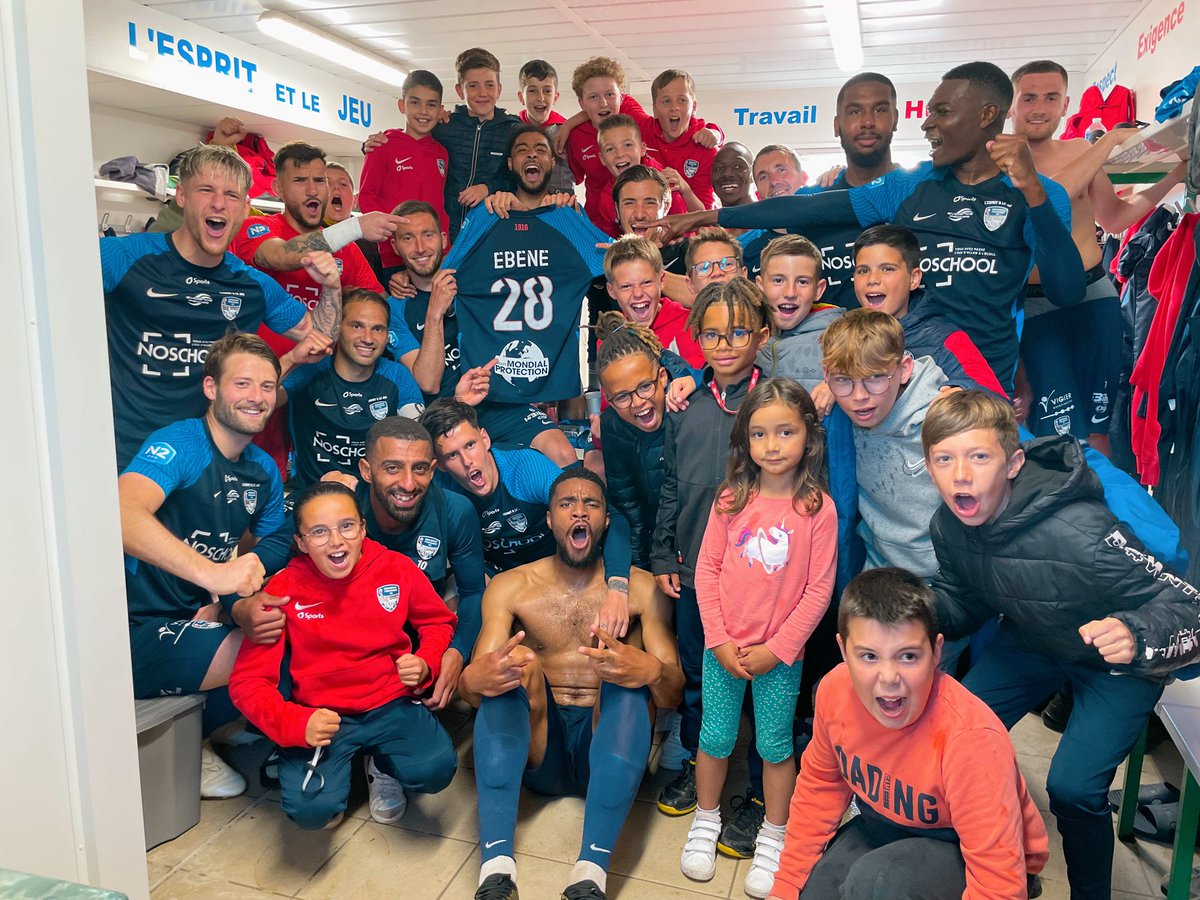BPFC24's tweet photo. Magnifique victoire de nos Bergeracois à domicile face à la réserve du @FCNantes ⚡️

📲 Retrouvez le résumé du match ici 👉🏼 https://t.co/WxcnO9P8XT

Cette victoire est dédiée à notre joueur Ryan ainsi qu’à sa famille 🙏🏼

#BPFC 🔵🔴 https://t.co/MM9V9xpWiG