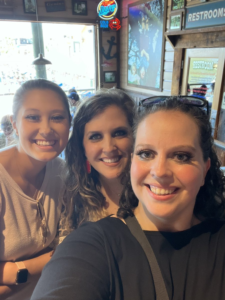 Steffanie07's tweet photo. Girls weekend vibes.. https://t.co/QMFTciTpMv