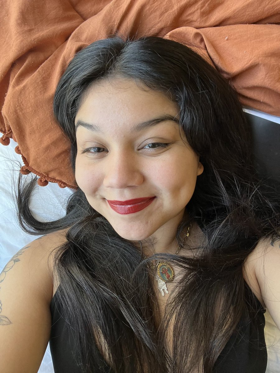 jackieeeam's tweet photo. pretty in red https://t.co/wco3PZErAD