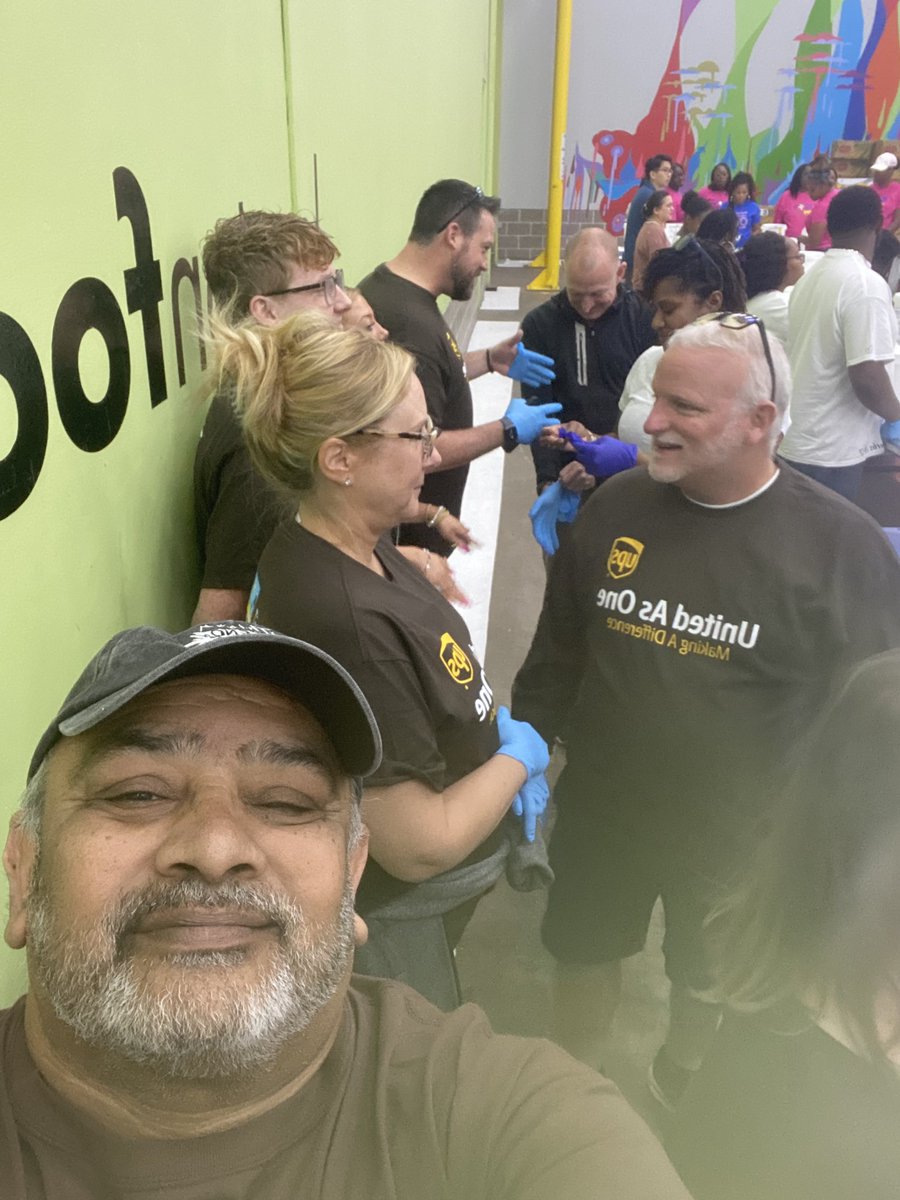 AbdulAb45258458's tweet photo. Galveston Bay Territory “Community Service” at Houston Foodbank. Giving back the only way UPS knows how.
#GalvestonBay
#WillowbrookStrong
#WillowBest
#Stafford
@SoCalLeaders
@ealarcon10
@Buckeyes2231
@Crystal84719509 https://t.co/646eBPMrYk