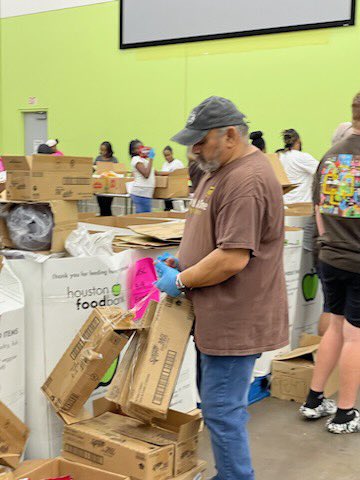Galveston Bay Territory “Community Service” at Houston Foodbank. Giving back the only way UPS knows how.
#GalvestonBay
#WillowbrookStrong
#WillowBest
#Stafford
<a href="/SoCalLeaders/">Joseph Winston III</a> 
<a href="/ealarcon10/">ealarcon</a>
<a href="/Buckeyes2231/">John Szilagyi</a> 
<a href="/Crystal84719509/">Crystal Jones</a>
