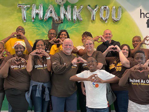 AbdulAb45258458's tweet photo. Galveston Bay Territory “Community Service” at Houston Foodbank. Giving back the only way UPS knows how.
#GalvestonBay
#WillowbrookStrong
#WillowBest
#Stafford
@SoCalLeaders
@ealarcon10
@Buckeyes2231
@Crystal84719509 https://t.co/646eBPMrYk