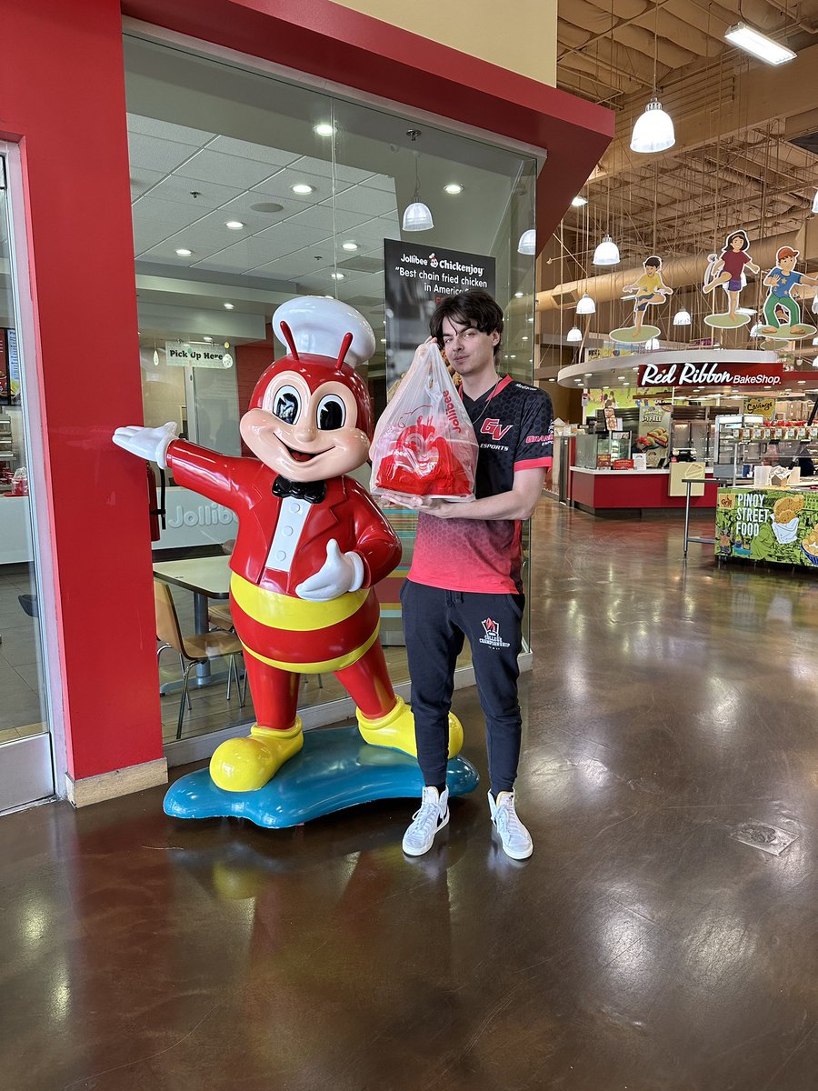 Kolthro's tweet image. ITS CLOL SATURDAY

THAT MEANS I GOT THE HARRISBURG ⚡️ESPORTS MEAL DEAL AT @Jollibee 

GO GVU AND GO HU ✌️

#CHICKENJOY #SPICY #ASTORMISCOMING #ad